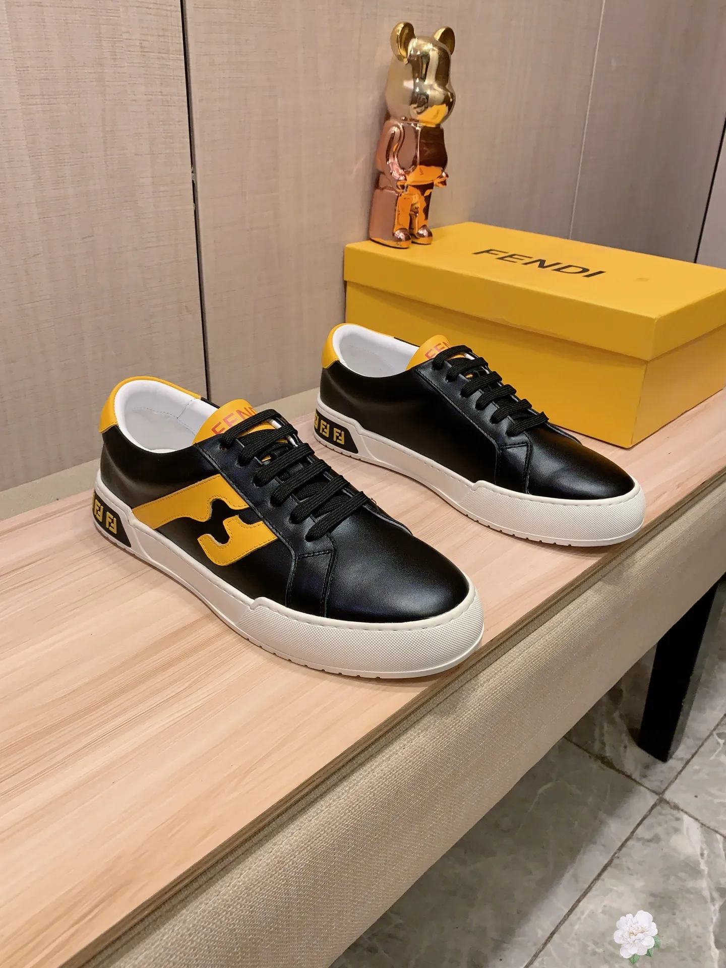 Men's Men's Shoes💰442💰💰🎩🎩[Lightning][Lightning] "FENDI*" The latest and most popular casual shoes, top brand [Seduce] luxury~purchase, top~quality. [Strong] The upper is made of imported breathable cowhide material ➕ breathable sheepskin feet (•) with fine workmanship. The original stylish and stylish soft rubber wear-resistant and non-slip outsole is light and comfortable on the feet. The real thing looks better when taken in real life. 226: code: 38-44, white and black selected
